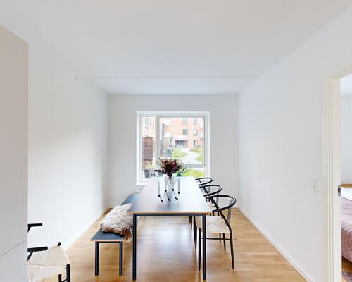 Rummelig 3-værelses lejlighed med stor terrasse