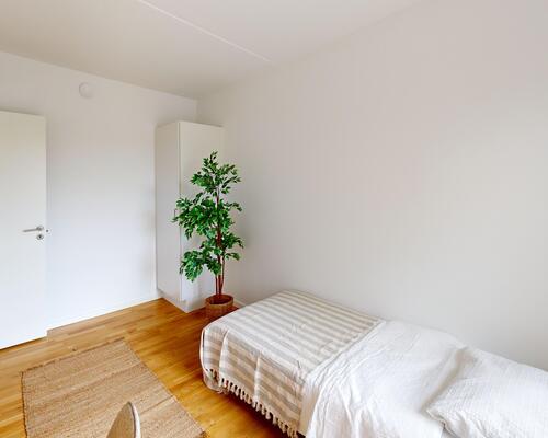 Rummelig 3-værelses lejlighed med stor terrasse