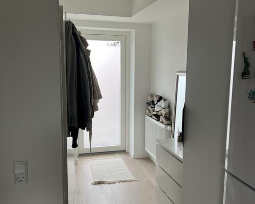 Lækker lejlighed med altan på 4 sal.  billeder er fra en lejlighed magen til.