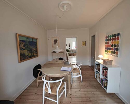 Dejlig lys lejlighed med altan | Vanløse