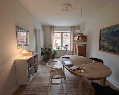 Dejlig lys lejlighed med altan | Vanløse