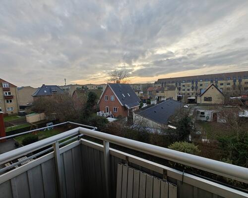 Dejlig lys lejlighed med altan | Vanløse