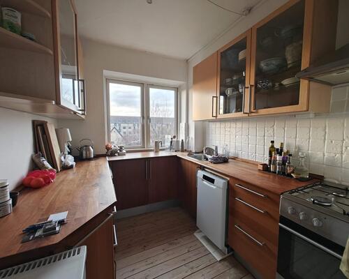 Dejlig lys lejlighed med altan | Vanløse