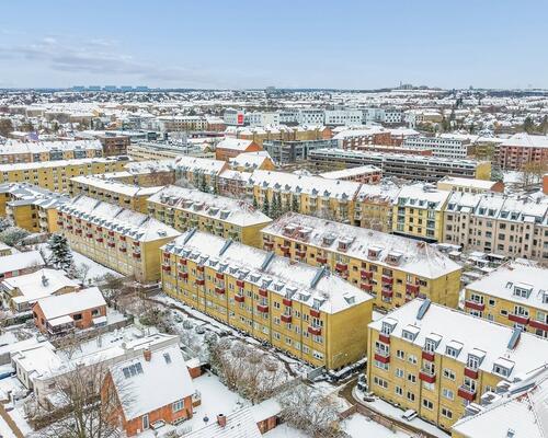 Dejlig lys lejlighed med altan | Vanløse