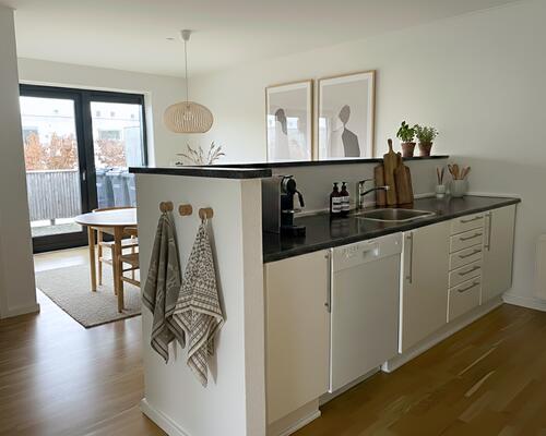 Stort rækkehus med 4 værelser, køkken/alrum, have og 2 terrasser