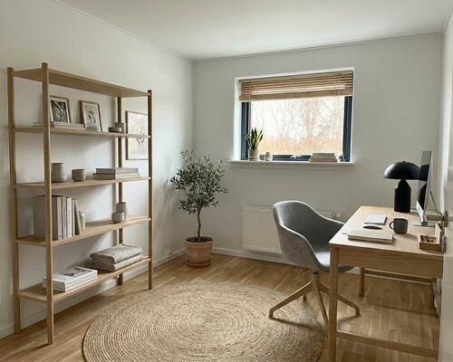 Stort rækkehus med 4 værelser, køkken/alrum, have og 2 terrasser