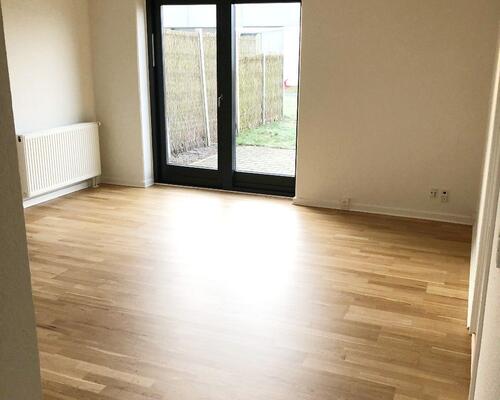 Stort rækkehus med 4 værelser, køkken/alrum, have og 2 terrasser