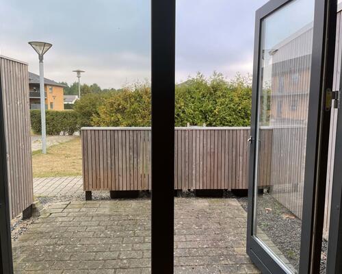 Stort rækkehus med 4 værelser, køkken/alrum, have og 2 terrasser