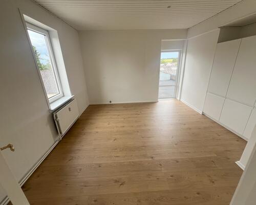 Stor lejlighed med egen tagterrasse i Ulbjerg