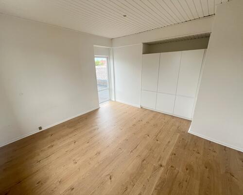 Stor lejlighed med egen tagterrasse i Ulbjerg