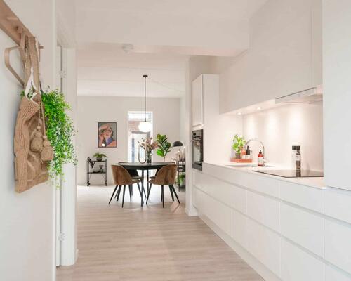 Lys 2-værelses lejlighed i Asani Haven