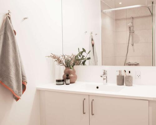 Lys 2-værelses lejlighed i Asani Haven