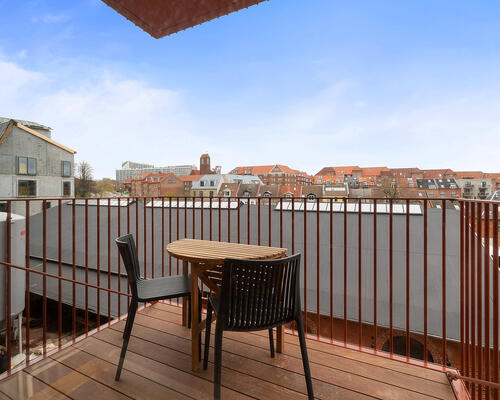 HELT UNIK 4-VÆRELSES LEJLIGHED MED 2 ALTANER I AARHUS C