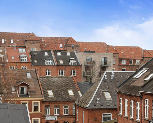 HELT UNIK 4-VÆRELSES LEJLIGHED MED 2 ALTANER I AARHUS C