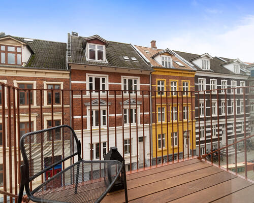 HELT UNIK 4-VÆRELSES LEJLIGHED MED 2 ALTANER I AARHUS C