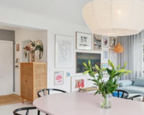 Familievenlig umøbleret bolig med parkering og altan