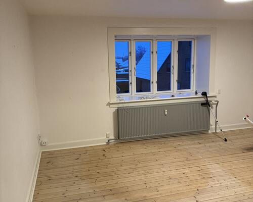 Skøn 2-værelses lejlighed med nyt bad og egne vaskefaciliteter