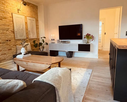 Moderne og hyggelig lejlighed med altan midt i Frederiksberg