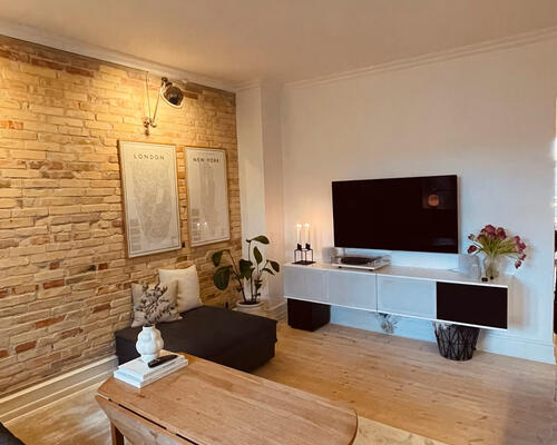 Moderne og hyggelig lejlighed med altan midt i Frederiksberg