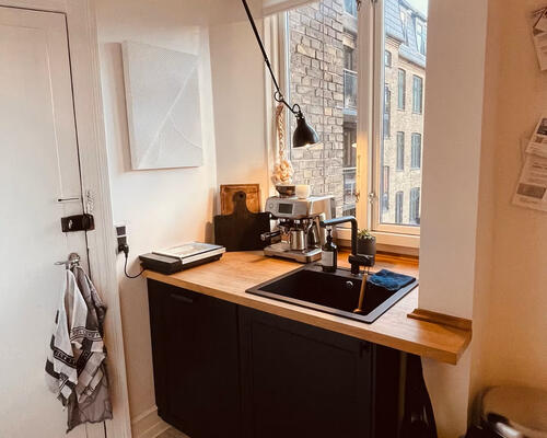 Moderne og hyggelig lejlighed med altan midt i Frederiksberg