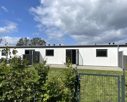 Stort rækkehus med 4 værelser, køkken/alrum, have og 2 terrasser