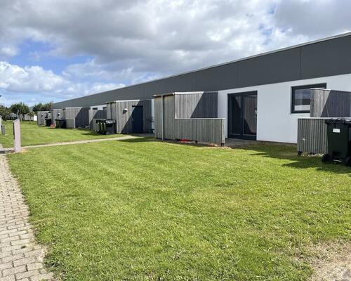 Stort rækkehus med 4 værelser, køkken/alrum, have og 2 terrasser