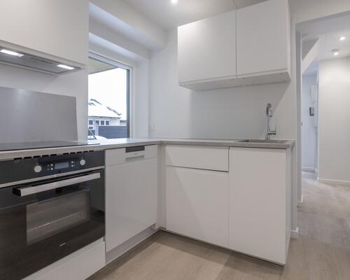 Flot hus med 2 toiletter og helt nyt køkken, gulv etc.