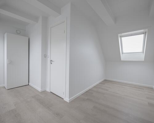 Flot hus med 2 toiletter og helt nyt køkken, gulv etc.