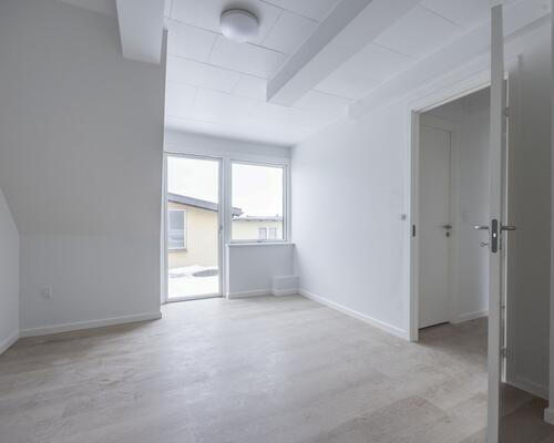 Flot hus med 2 toiletter og helt nyt køkken, gulv etc.