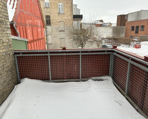 Nyistandsat 4 vær. lejlighed i midtbyen.