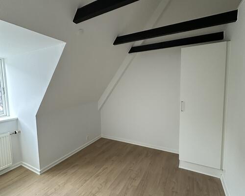 Nyistandsat 4 vær. lejlighed i midtbyen.