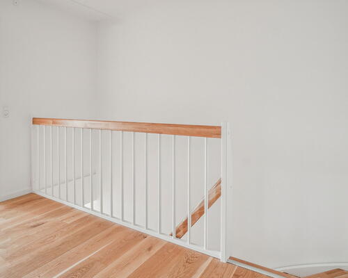 Flot 4-værelses rækkehus med god planløsning, ekstra opbevarings plads, to toiletter og dejlig sydvendt terrasse og have - Ingen bindingsperiode!