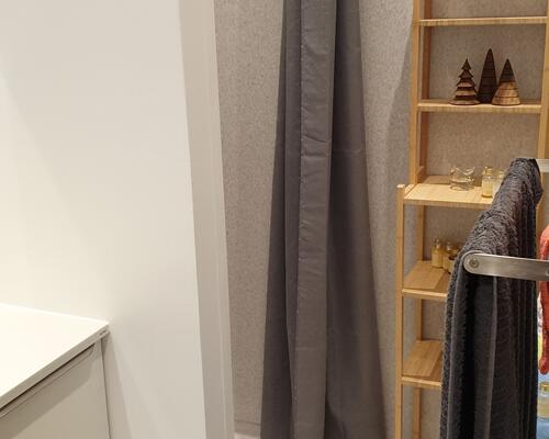 Nyistandsat 1 vær. lejlighed med eget bad/toilet, inkl. alt.