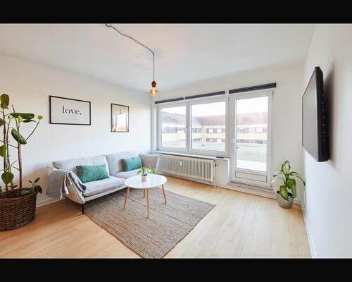 Skøn lys og lækker 4 værelses med stor stue og helt nyt HTH køkken