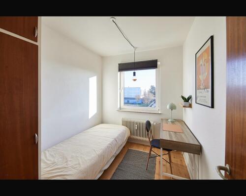 Skøn lys og lækker 4 værelses med stor stue og helt nyt HTH køkken