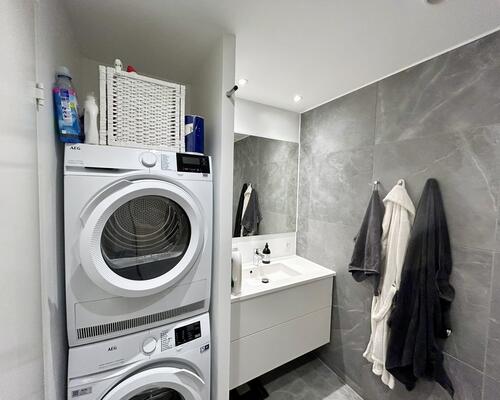 Skøn 4-værelses lejlighed med altan og udsigt