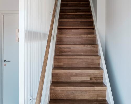 Skøn lys 2 væreslses lejlighed med tagterrasse