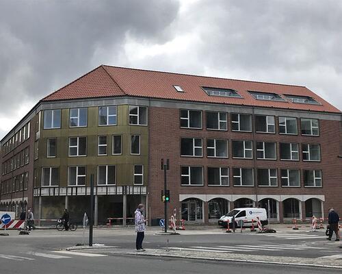 Skøn lys 2 væreslses lejlighed med tagterrasse