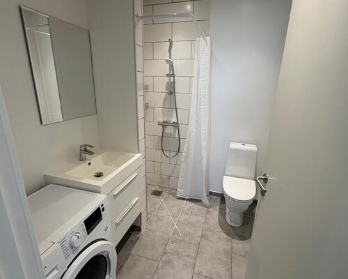 Nyere 2 værelses lejlighed i baggård