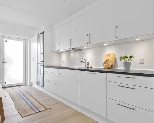 Flot lys 3-vær. lejlighed med egen have/terrasse i Aarhus N