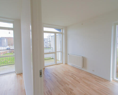 Central og lys 3 værelses med altan og parkering, Horsens