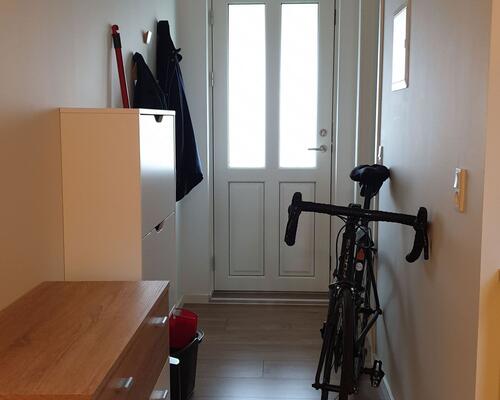 Nyistandsat 1 vær. lejlighed med eget bad/toilet, inkl. alt.