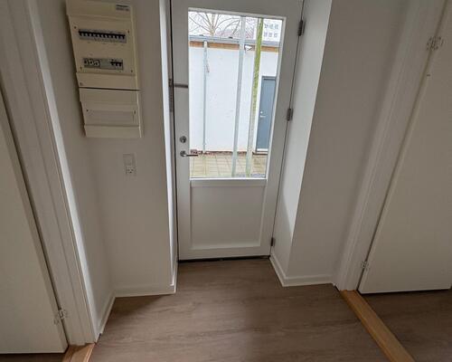 Nyere 2 værelses lejlighed i baggård