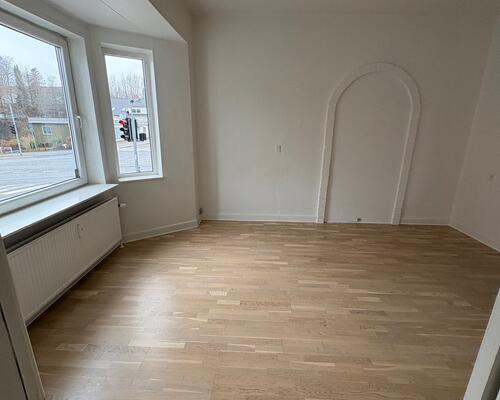 Flot lys lejlighed på Jellingvej