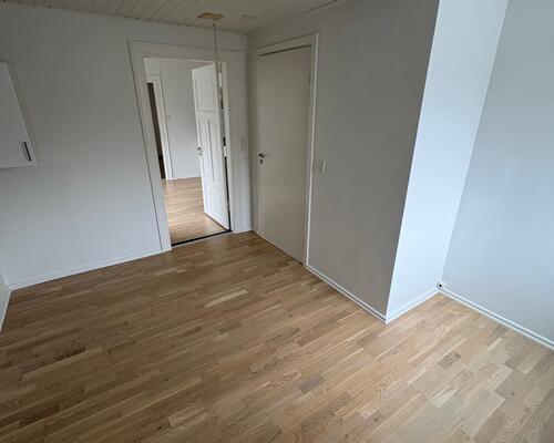 Flot lys lejlighed på Jellingvej