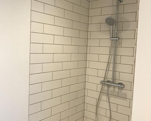 Skøn lys 2 væreslses lejlighed med tagterrasse