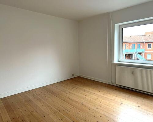 Charmerende og lys 2-vær. lejlighed i Skibhus – 71 Kvm