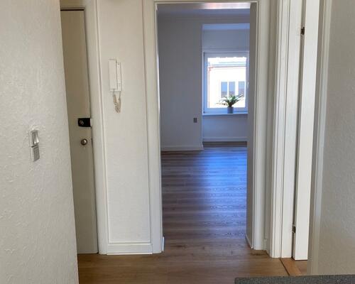 Stor lys 2V'er med to altaner