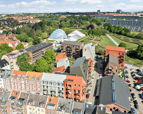 Moderne byliv med Botanisk Have som nabo