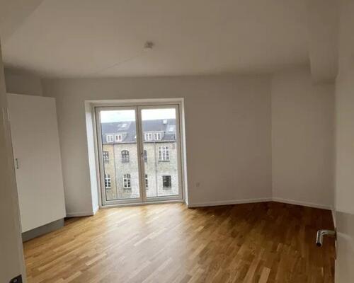 Lys 4-værelses med altan i hjertet af Borggade